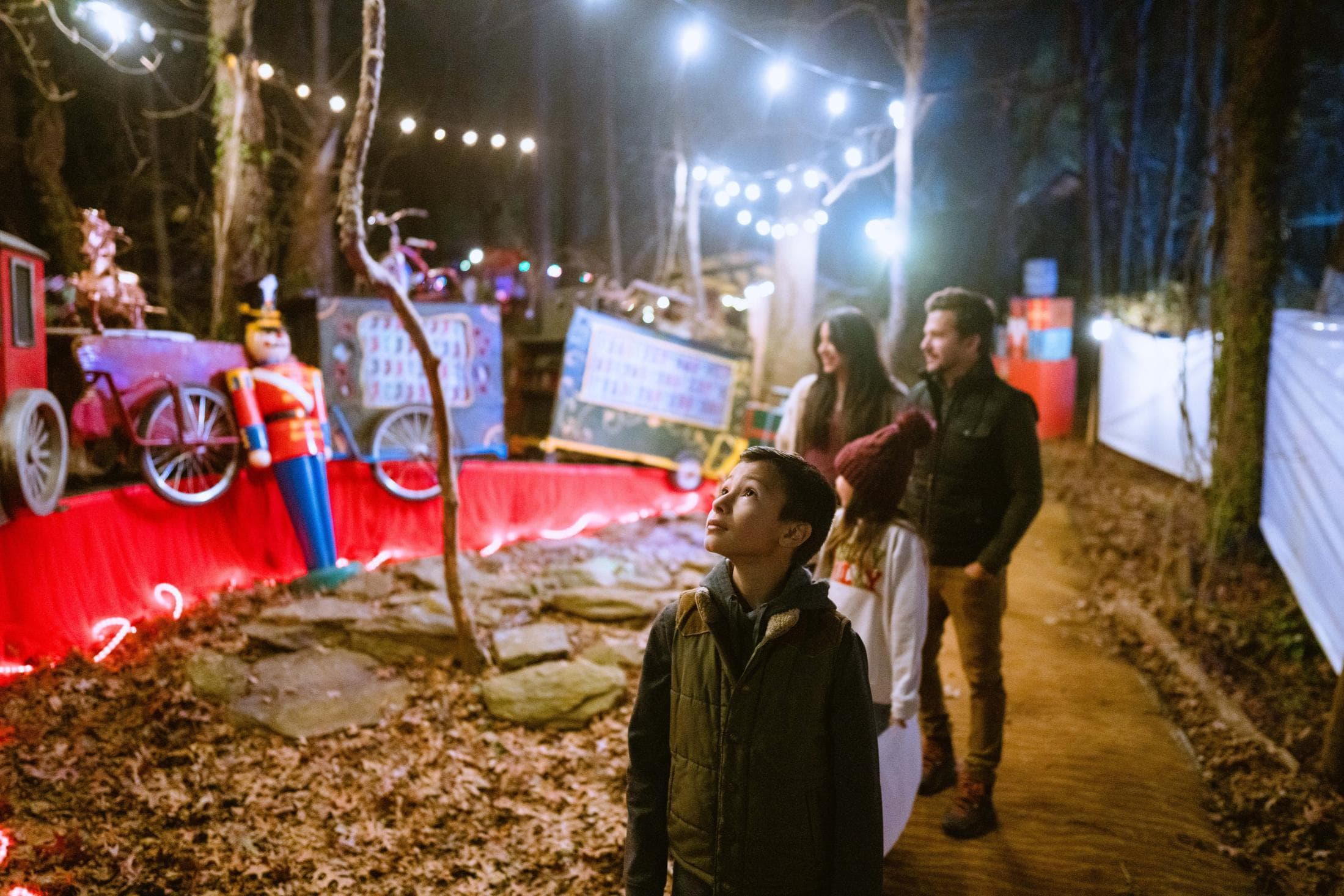 Aventuras familiares para disfrutar el invierno en Asheville Adventure Center of Asheville Winter Wonder Walk by Stephan Pruitt