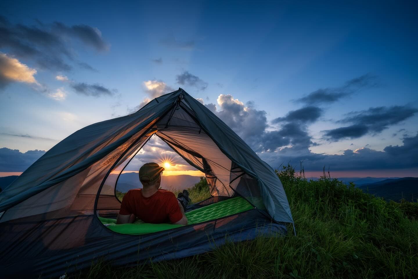 Campgrounds & Hostels Camping in the Blue Ridge Mountains / Photo: @tom.moors